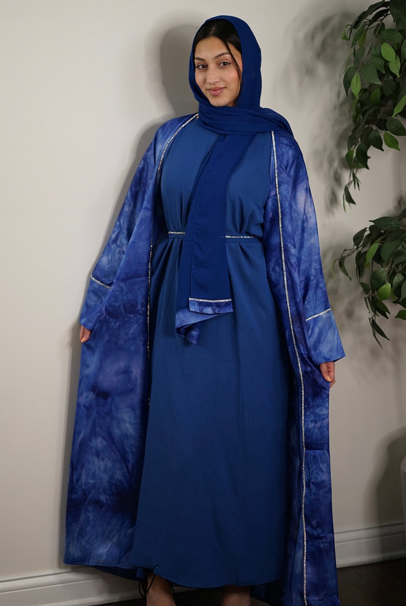 Blue tie-dyed abaya with crystal
