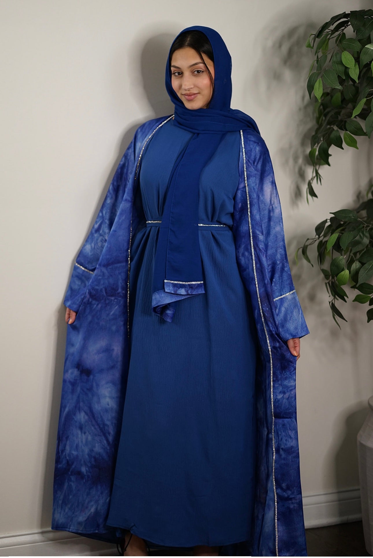 Blue tie-dyed abaya with crystal